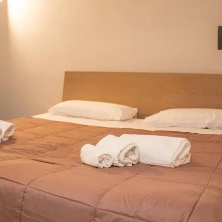 Apollo Bed & Breakfast 2*